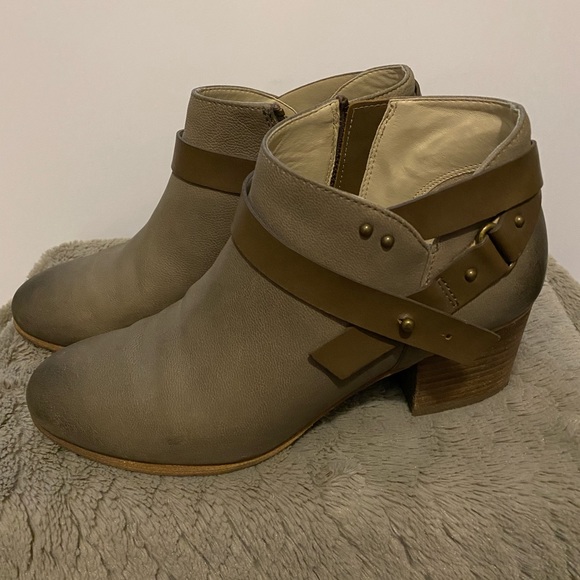 Gorgeous Nordstrom BP. Gray booties - Picture 1 of 5